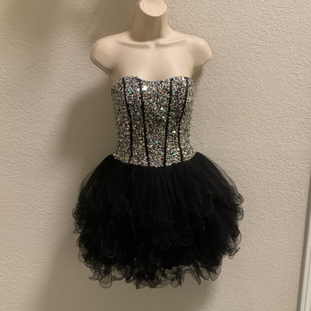 Anny Lee Black and Silver Strapless sequin cocktail, homecoming dress xsmall.